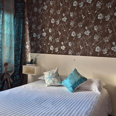 Hotel Logis La Thomasse Aurillac Exterior foto