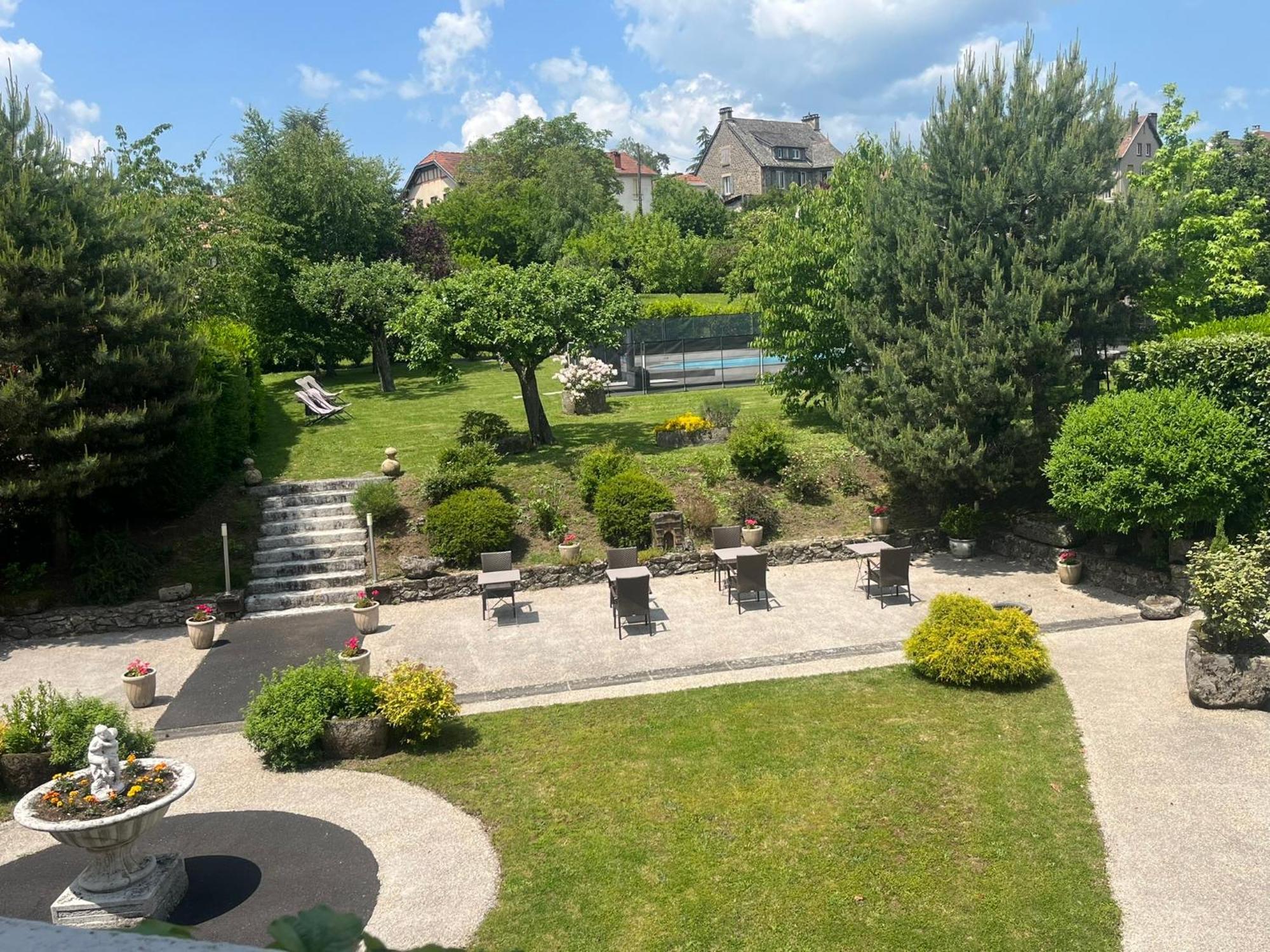 Hotel Logis La Thomasse Aurillac Exterior foto