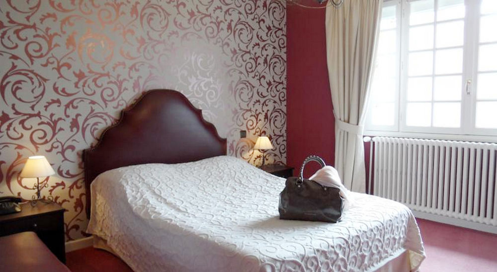Hotel Logis La Thomasse Aurillac Exterior foto